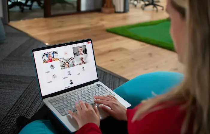 Trabalho Híbrido e Salas de Videoconferência A Nova Realidade das Grandes Corporações